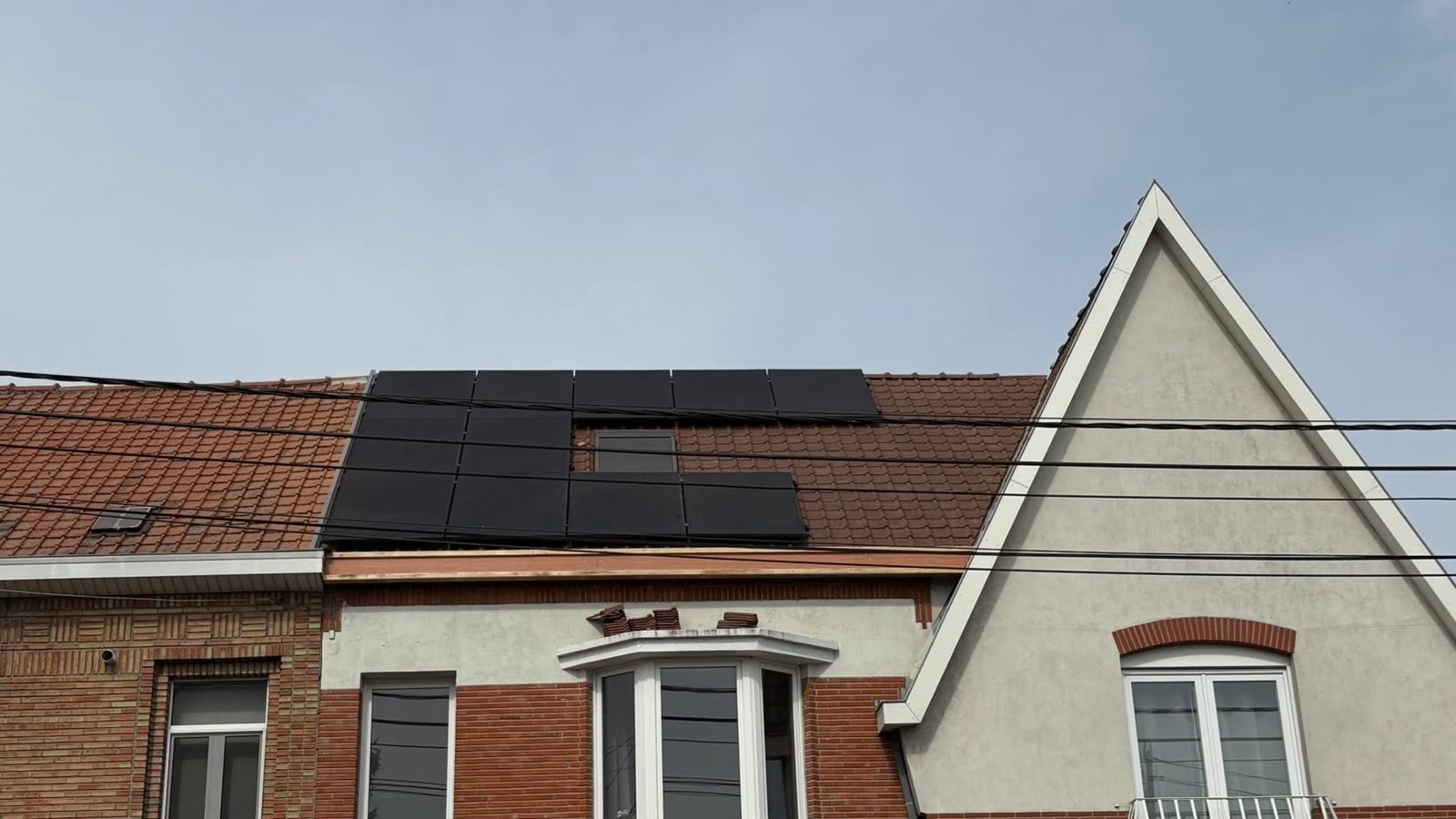 Toiture avec panneaux solaires intégrés